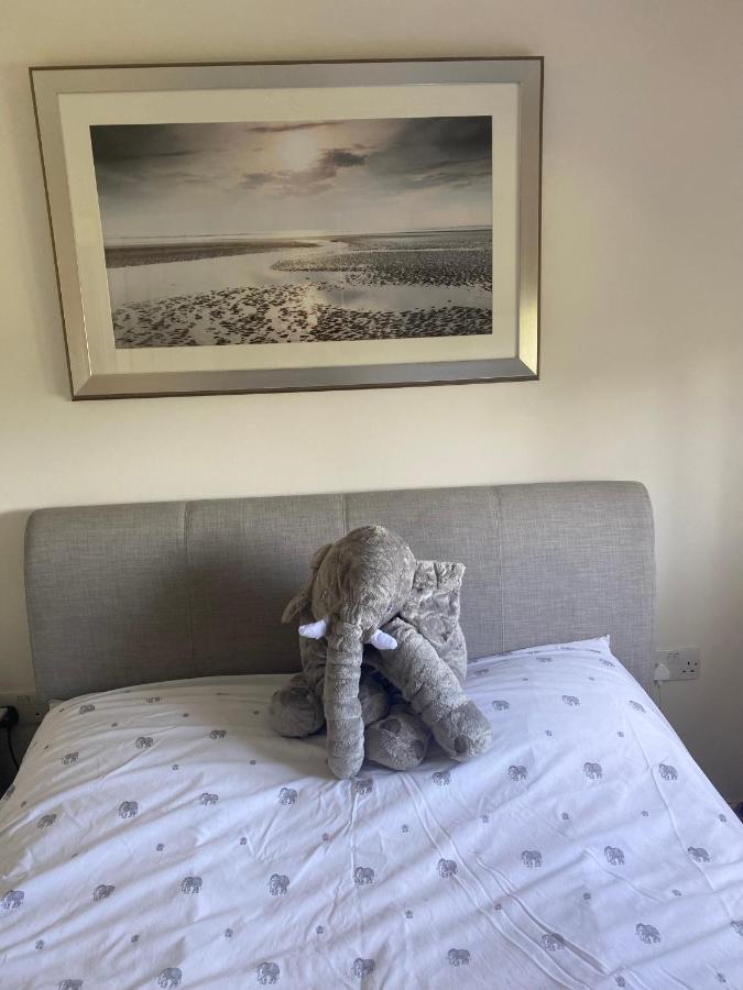 Princes Risborough, Buckinghamshire, Comfortable Double Room, Quiet And Location Homestay *